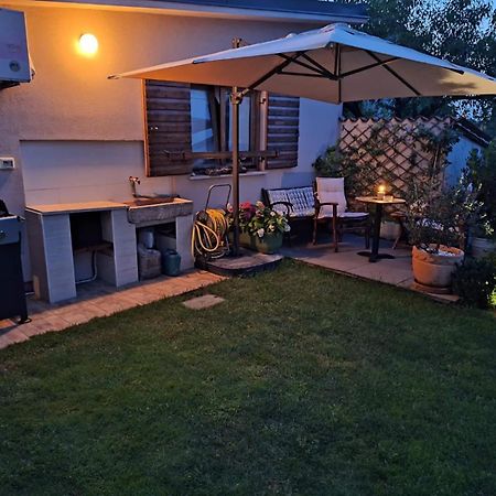 Studio Apartman Lilly With Private Parking In The Yard Of The House Пула Екстериор снимка