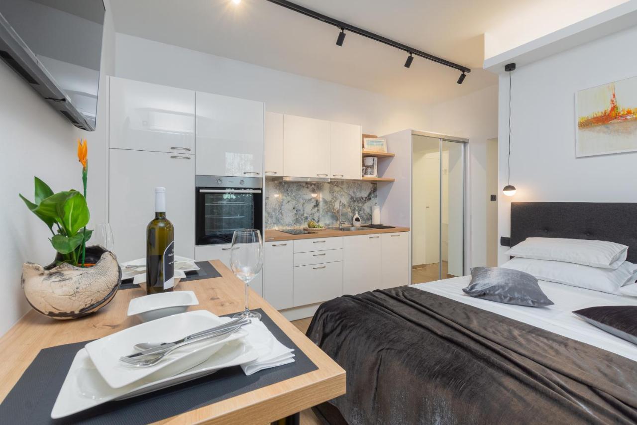 Studio Apartman Lilly With Private Parking In The Yard Of The House Пула Екстериор снимка