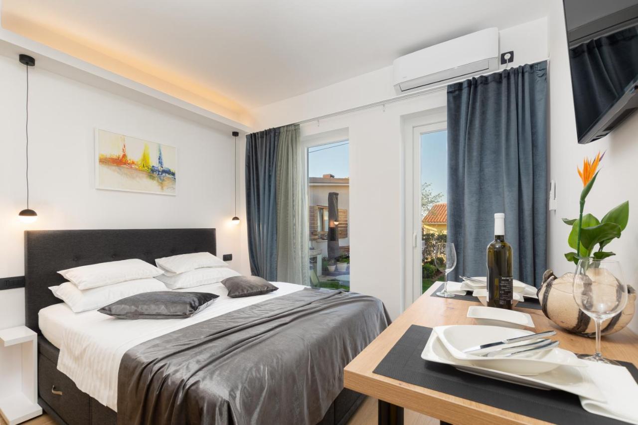Studio Apartman Lilly With Private Parking In The Yard Of The House Пула Екстериор снимка