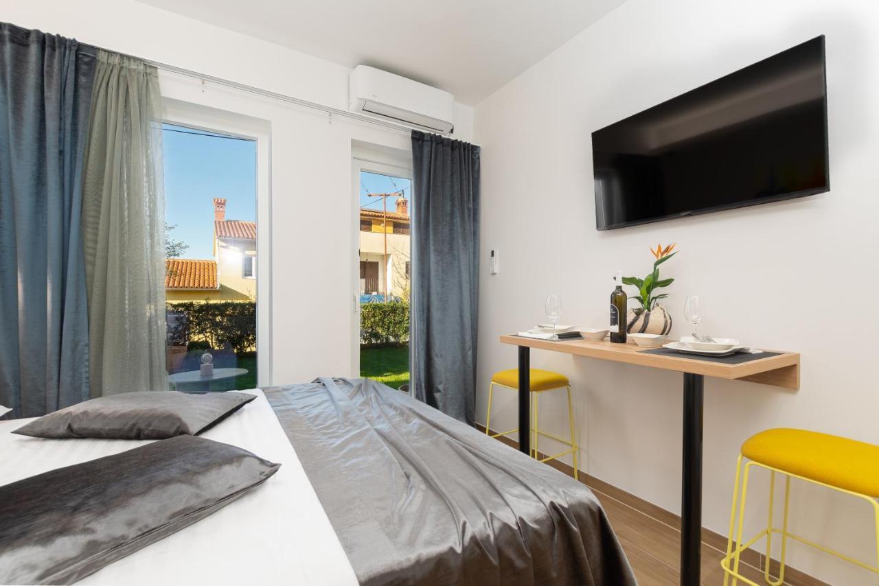 Studio Apartman Lilly With Private Parking In The Yard Of The House Пула Екстериор снимка