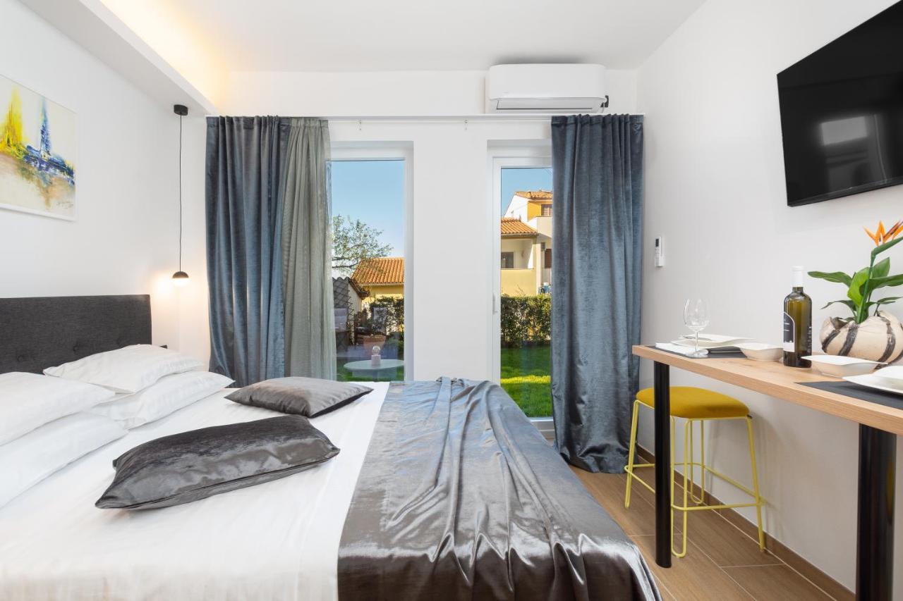 Studio Apartman Lilly With Private Parking In The Yard Of The House Пула Екстериор снимка