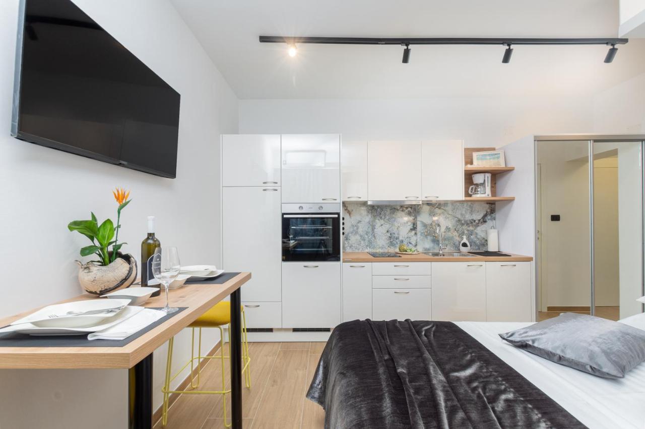 Studio Apartman Lilly With Private Parking In The Yard Of The House Пула Екстериор снимка